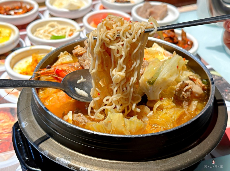 在地人激推！朝鮮味韓國料理 多達50種小菜任您吃到飽！ @兔貝比的菲比尋嚐