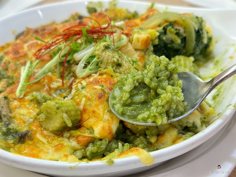 NU PASTA板橋亞東店 提供超過50種以上的義式餐點及開胃小物 有選擇障礙的朋友千萬不要來呀！ @兔貝比的菲比尋嚐