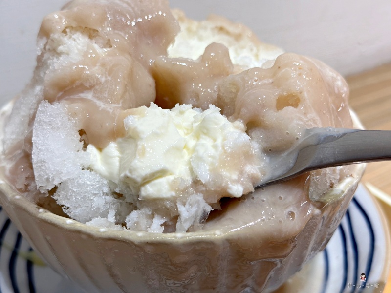 純真豆花 堆成小山的日式刨冰 芋泥瀑布好吃到「芋」罷不能！珍珠奶茶冰尬海鹽奶蓋太犯規！ @兔貝比的菲比尋嚐