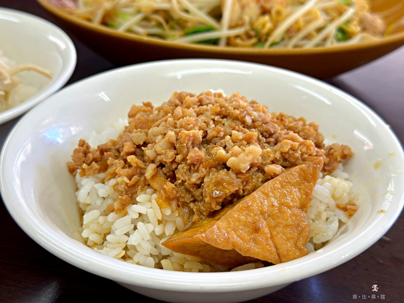 幸福雞肉飯海鮮麵 超有料的印尼炒泡麵超飽足 大份量直接被KO！ @兔貝比的菲比尋嚐