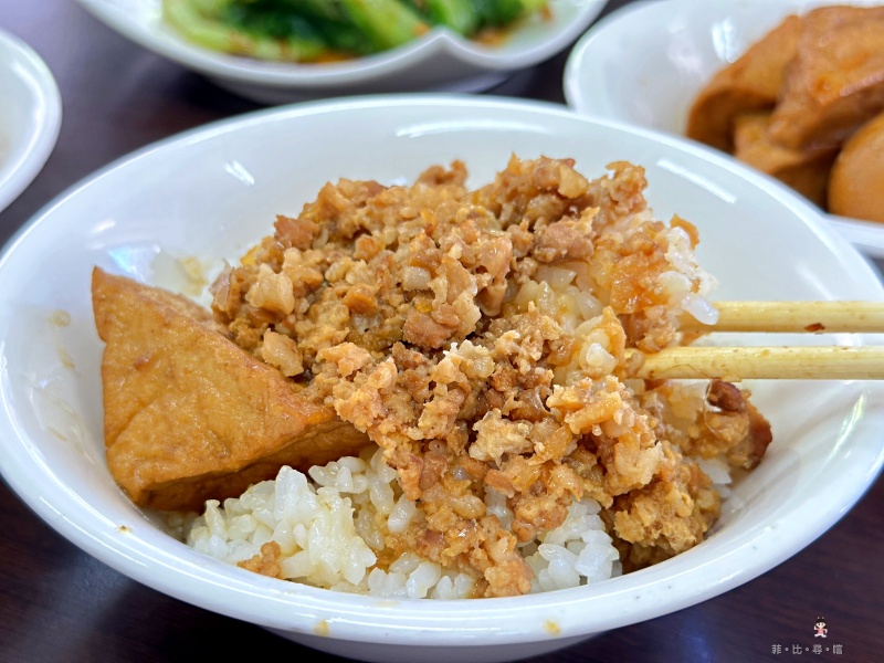 幸福雞肉飯海鮮麵 超有料的印尼炒泡麵有夠飽足 大份量直接被KO！ @兔貝比的菲比尋嚐
