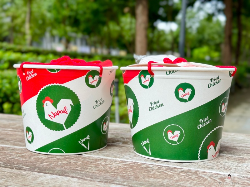 歡慶國慶！拿坡里炸雞專賣店「買一桶送一桶」活動27天，炸雞控們開吃啦！ @兔貝比的菲比尋嚐
