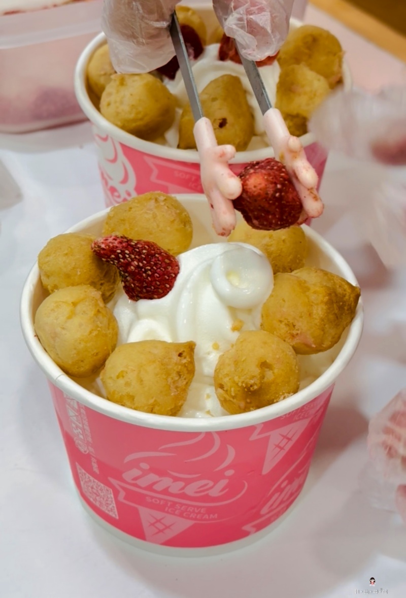 義美霜淇淋買一送一「草莓牛奶霜淇淋聖代」少女逸品超欠吃 每杯只要30元！ @兔貝比的菲比尋嚐