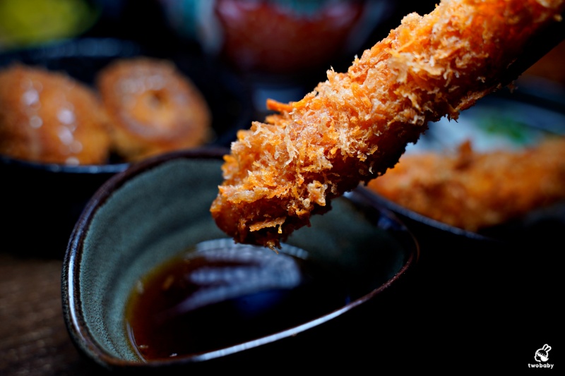宮本武丼 直火炙燒豪邁肉肉山就是香 內用雞湯、飲料、冰淇淋無限吃！ @兔貝比的菲比尋嚐