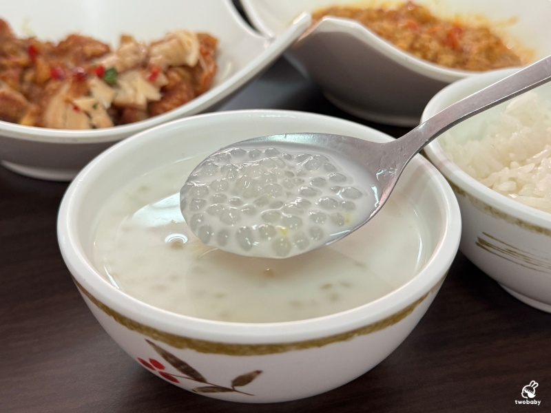 銀魚泰國料理 泰國料理只要100元 香米、泰式奶茶、西米露自助無限吃飽飽 平日午餐限定！ @兔貝比的菲比尋嚐