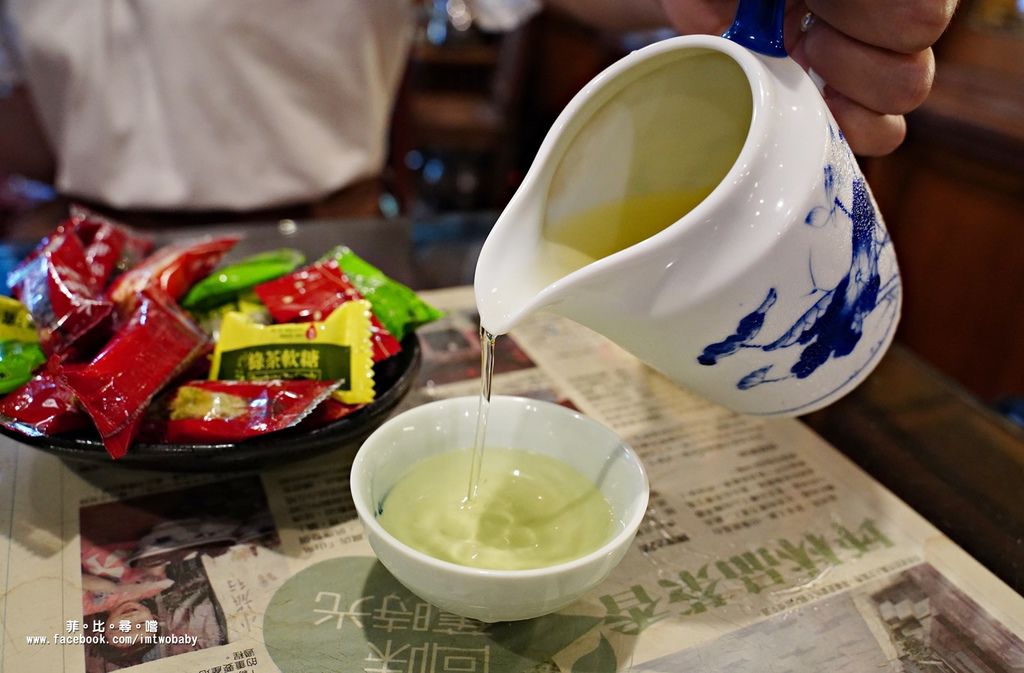 坪林老街的品茗之旅 「滴滴香」傳承一甲子的百年茶香 吃茶香冰淇淋招待冷泡茶 還有拿手茶油麵線料理！ @兔貝比的菲比尋嚐