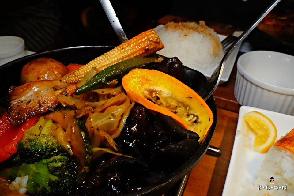 銀兔湯咖哩 師大本店｜來自北海道的湯咖哩 富含鮮甜食材的層次變化 讓人吃過就愛上！台北湯咖哩餐廳推薦 @兔貝比的菲比尋嚐