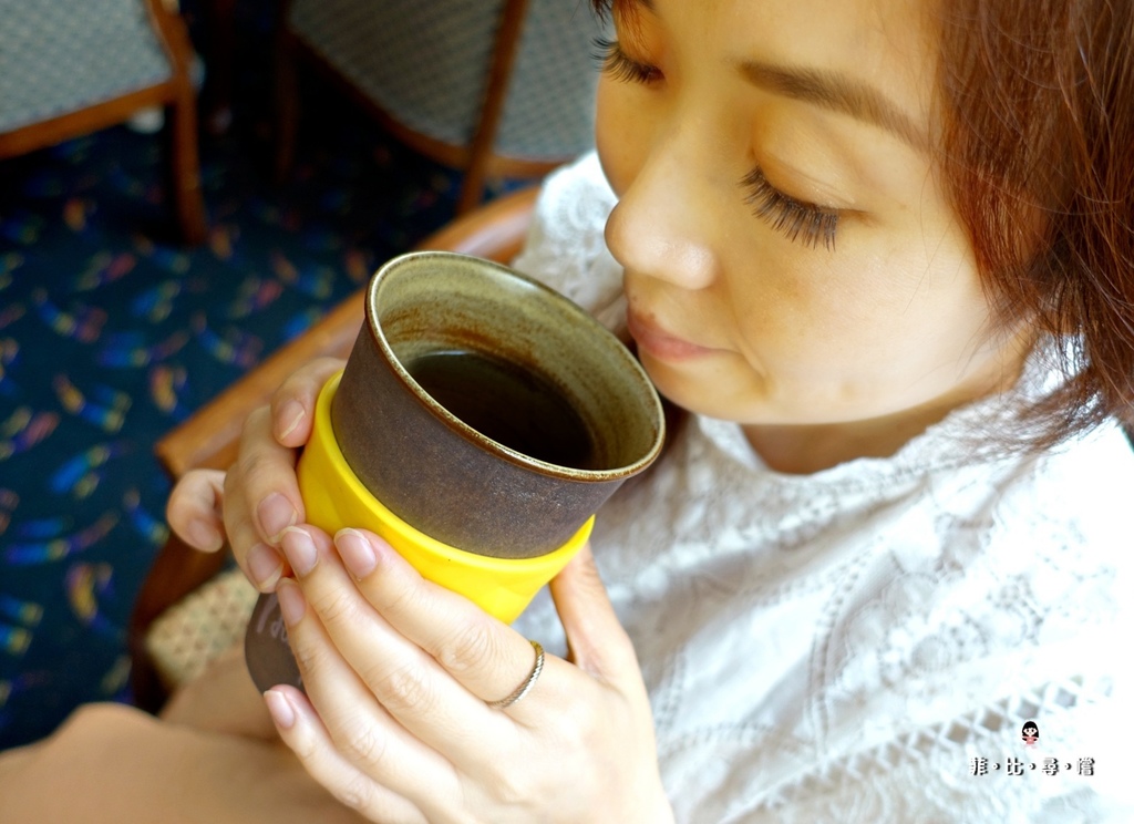 陶作坊 Aurli品咖啡外帶杯 老岩泥陶藝結合創新風格 燒結出獨一無二專屬的咖啡器具！ @兔貝比的菲比尋嚐