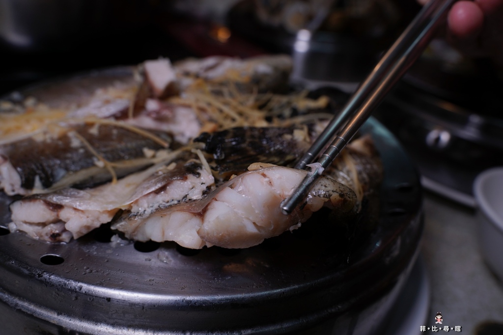 二月牌沙茶爐牛肉/豬肉/海鮮塔 新北市新莊店 傳統沙茶爐結合海鮮塔 豪邁又氣派 新鮮現蒸甜味十足！ @兔貝比的菲比尋嚐