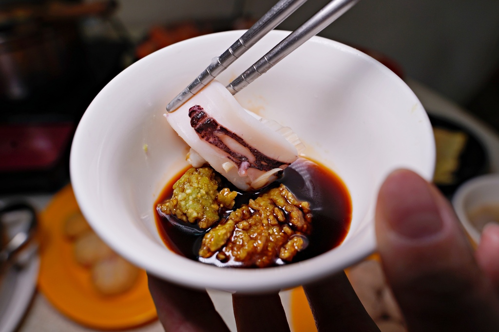 二月牌沙茶爐牛肉/豬肉/海鮮塔 新北市新莊店 傳統沙茶爐結合海鮮塔 豪邁又氣派 新鮮現蒸甜味十足！ @兔貝比的菲比尋嚐