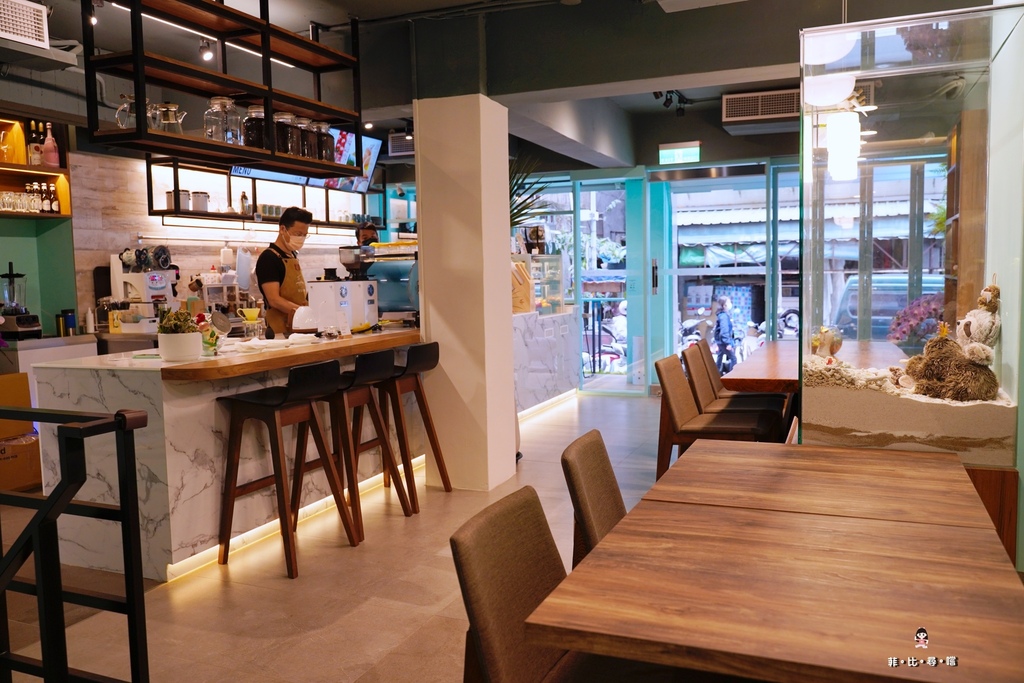 全台灣第一家樹懶美食主題咖啡館 懶藍咖啡chilloutcafe 全天候供餐不限時還供插座 來被Q萌的樹懶包圍吧！ @兔貝比的菲比尋嚐