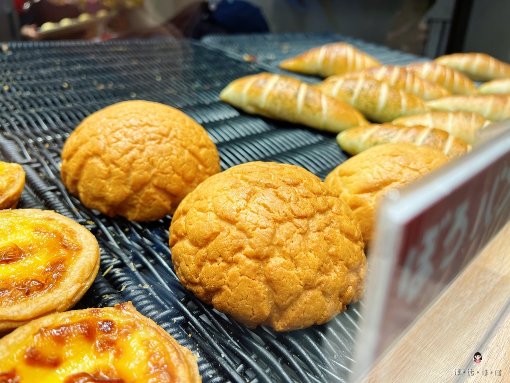 菠蘿麵包 ぼろパン BOLO PAN 復北店 冰火菠蘿油/奶油捲 手工現作奶香酥脆！ @兔貝比的菲比尋嚐